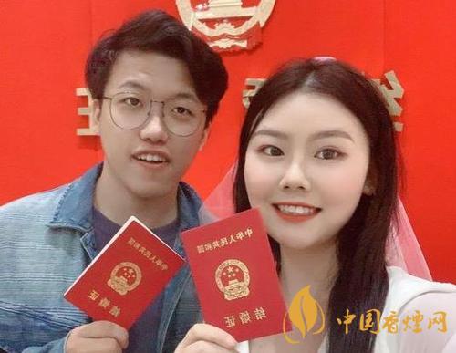 90后同名同姓情侶領(lǐng)證結(jié)婚 太有夫妻緣了！